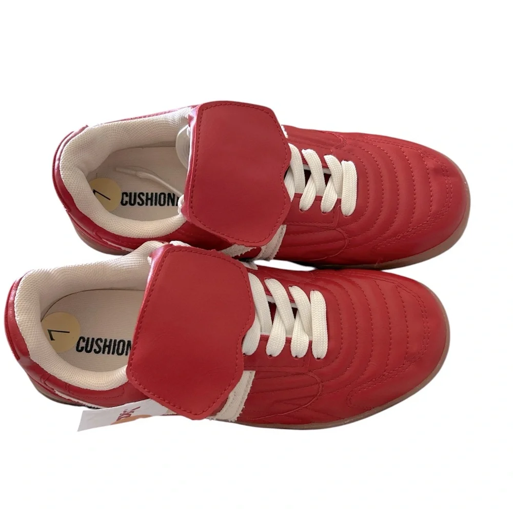 Cushionaire Astro flap over Red Sneakers with White Laces size 7 NWT